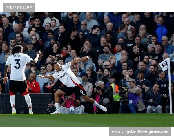 终场前扑出关键点球,富勒姆门将莱诺赛后获全场掌声 终场前扑出关键点球,富勒姆门将莱诺赛后获全场掌声